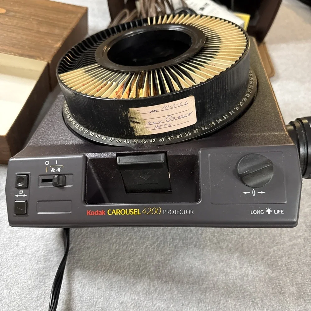 Vintage Kodak Carousel 4200 Projector With Manual And Original Box Plus 57Slides